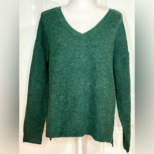 Lucky Brand Forest Green V-Neck Fuzzy Lightweight V-Neck Sweater size Medium